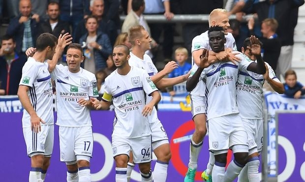 «Άσφαιρος» ο Καρέλης, “διπλό” η Άντερλεχτ