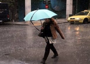Καιρός: Βροχή, χαλάζι και ισχυροί άνεμοι από το βράδυ