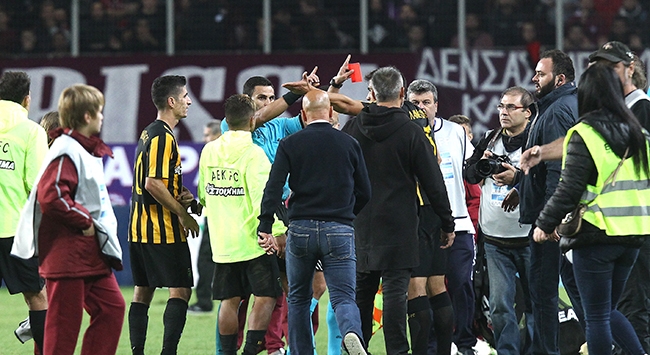 Εκνευρισμός στην ΑΕΚ με την διαιτησία
