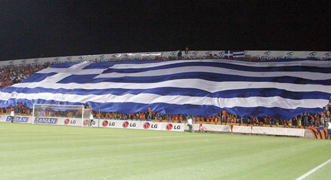 Οπαδοί ΑΠΟΕΛ υπέρ Ελλάδας: “Έγνοια μας η πραγματική Εθνική” Οπαδοί ΑΠΟΕΛ υπέρ Ελλάδας: “Έγνοια μας η πραγματική Εθνική”