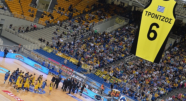 Στη θέση της η φανέλα του Τρόντζου (VIDS)