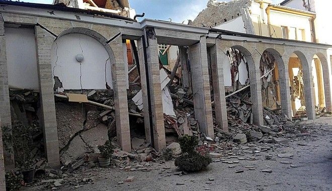 Ισχυρός σεισμός στην Ιταλία άνω των 6 Ρίχτερ Ισχυρός σεισμός στην Ιταλία άνω των 6 Ρίχτερ