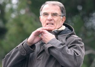 Μπάγεβιτς στα Σπάτα: «Φταίτε κι εσείς, αλλάξτε την κατάσταση»
