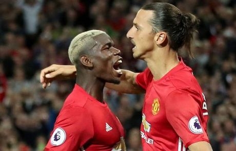 Ο Πογκμπά πάνω από τον Ίμπρα στις… φανέλες! Ο Πογκμπά πάνω από τον Ίμπρα στις… φανέλες!