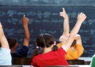 Δασκάλα κατηγορείται για περισσότερες από 200 σεξουαλικές επαφές με μαθητές