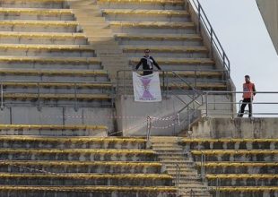 Κέρασαν μπύρα τον μοναδικό φιλοξενούμενο οπαδό!