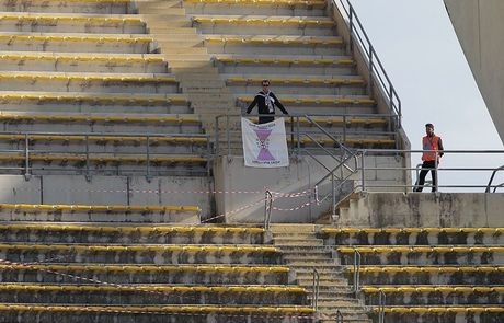 Κέρασαν μπύρα τον μοναδικό φιλοξενούμενο οπαδό!