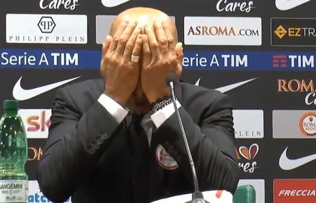 Σόου Σπαλέτι: Χτύπησε το κεφάλι του μετά από ερώτηση δημοσιογράφου! Σόου Σπαλέτι: Χτύπησε το κεφάλι του μετά από ερώτηση δημοσιογράφου!