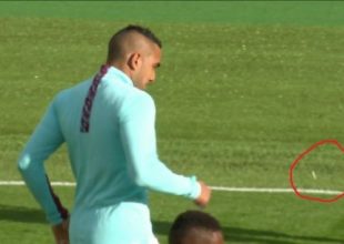 Ο Παγέ κάνει «γκελάκια» με την τσίχλα και μετά την ξαναφέρνει στο στόμα του! (vid)