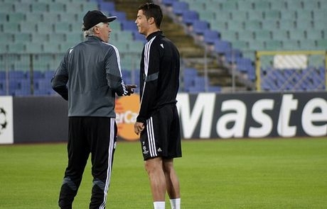 Ο Αντσελότι ήταν… βοηθός του Κριστιάνο στην Ρεάλ Ο Αντσελότι ήταν… βοηθός του Κριστιάνο στην Ρεάλ