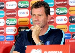 Σκίμπε: «Δυο χρόνια φάγαμε ξύλο, δεν θέλουμε άλλο»