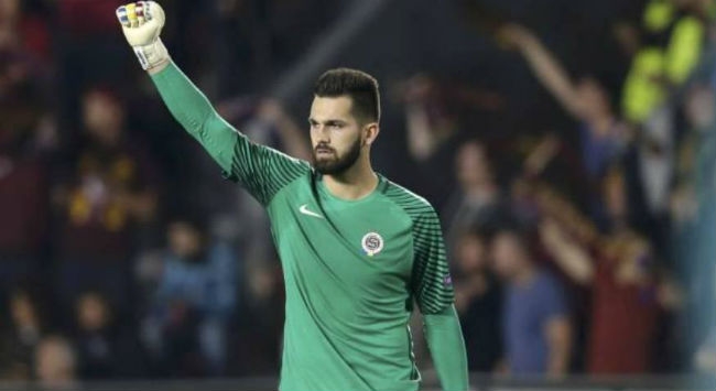 Προπόνηση με τη γυναικεία ομάδα για τον… σεξιστή τερματοφύλακα της Σπάρτα Πράγας