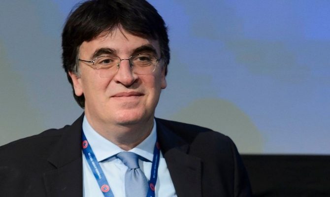 Πιέσεις των «μεγάλων» στον Θεοδωρίδη για τη διοικούσα επιτροπή