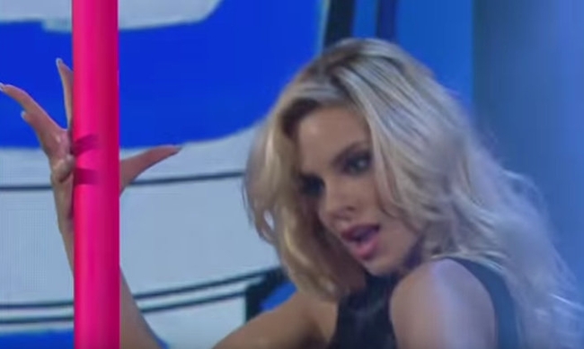 Η Ρία Αντωνίου κάνει… pole dancing και τρελαίνει τους Ιταλούς