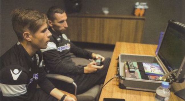 Η τρομερή πατέντα του Λέοβατς για να παίζει FIFA παντού! Η τρομερή πατέντα του Λέοβατς για να παίζει FIFA παντού!