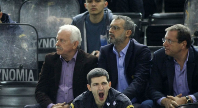 Στα αποδυτήρια ο Αγγελόπουλος!