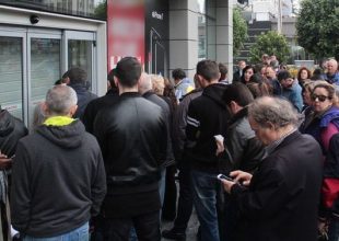 Black Friday: Ουρές από τα ξημερώματα στα καταστήματα