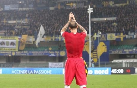 Γύρισε ως αντίπαλος και αποθεώθηκε ο Μόρας