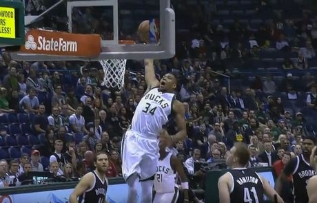 Tα όργια του Αντετοκούνμπο με τους «Καβς»! (vid)