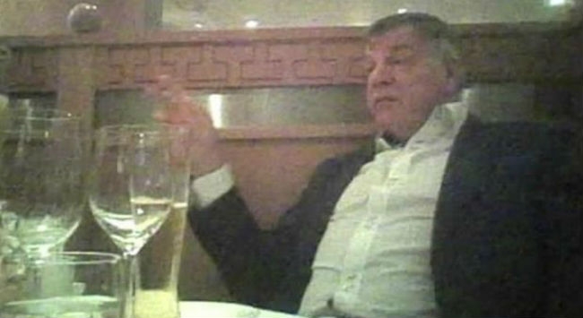 Αστυνομική έρευνα για το σκάνδαλο διαφθοράς στην Αγγλία Αστυνομική έρευνα για το σκάνδαλο διαφθοράς στην Αγγλία