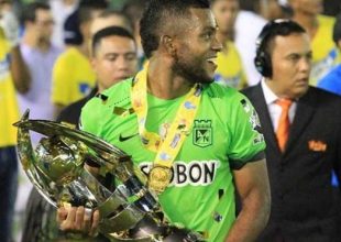 Γυναίκα προσπάθησε να μαχαιρώσει ποδοσφαιριστή σε πανηγυρισμούς (video)