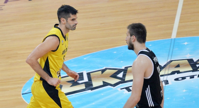Σιδηρά Βασίλισσα με αρχηγική εμφάνιση!