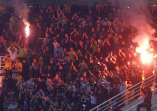 Ξεκάθαρο μήνυμα από τον κόσμο: «Διπλό μες στο λιμάνι!» (vids)