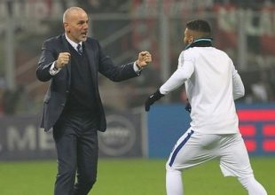 «Μαγική» πάσα από παίκτη σε άνθρωπο της… ασφάλειας του γηπέδου!