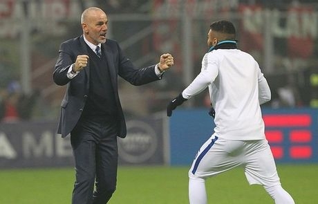 «Μαγική» πάσα από παίκτη σε άνθρωπο της… ασφάλειας του γηπέδου!