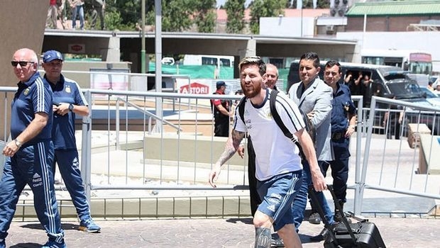 Εμετό εν ώρα πτήσης ο Μέσι Εμετό εν ώρα πτήσης ο Μέσι