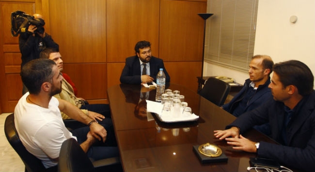 Στον υφυπουργό Αθλητισμού αντιπροσωπεία της Εθνικής ομάδας του 2004 Στον υφυπουργό Αθλητισμού αντιπροσωπεία της Εθνικής ομάδας του 2004