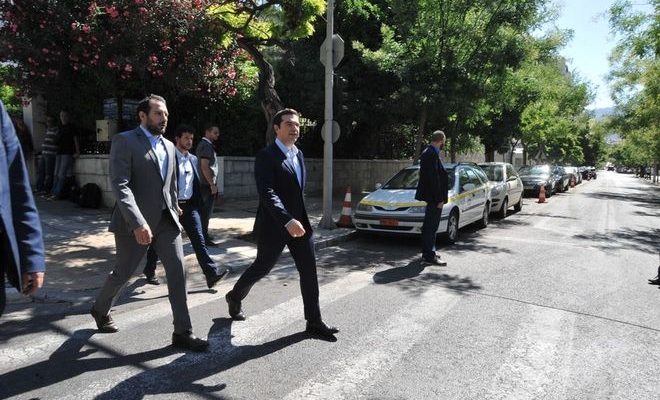 Εκνευρισμένος ο Τσίπρας: «Έως εδώ με αυτή την κατάσταση» Εκνευρισμένος ο Τσίπρας: «Έως εδώ με αυτή την κατάσταση»