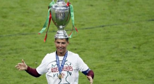 Η απίστευτη ατάκα Κριστιάνο για τις… 3 ξανθιές στο κρεβάτι!