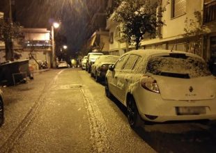 Βαρύς χιονιάς: Το έστρωσε στην Αθήνα. Πού χρειάζεται προσοχή