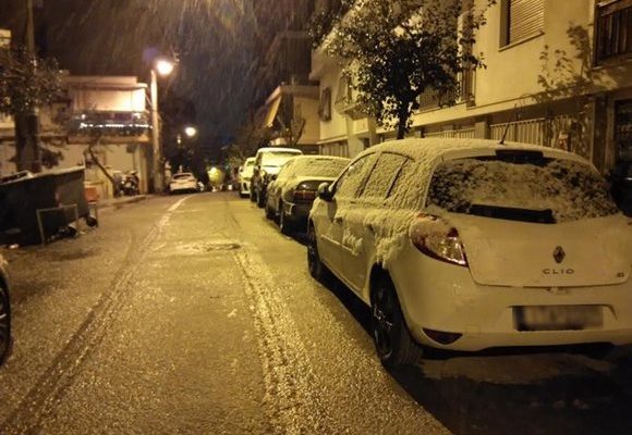 Βαρύς χιονιάς: Το έστρωσε στην Αθήνα. Πού χρειάζεται προσοχή