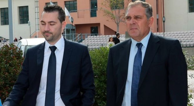 Με μία βαλίτσα στο χέρι ο Μπίκας
