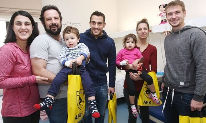 Επίσκεψη αγάπης στο Ιατρικό Κέντρο (PICS)