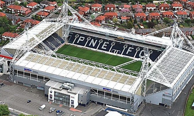 Η Πρέστον αποζημιώνει τους οπαδούς της για το ντροπιαστικό θέαμα!