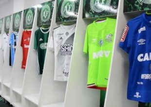 Τα αποδυτήρια της Σαπεκοένσε γέμισαν με εμφανίσεις άλλων ομάδων!