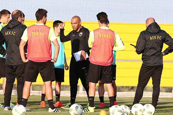 Μοράις στους παίκτες: «Αποδείξεις στο γήπεδο»