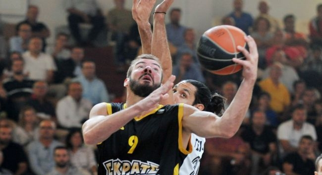 Εκτός ο Χαριτόπουλος με Ζολνόκι