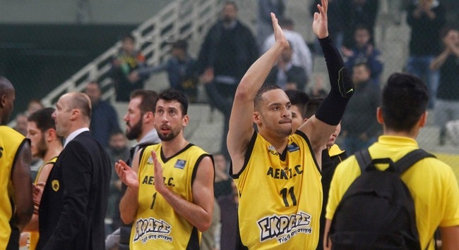 Συνεχίζει και περιμένει ο Ντίξον