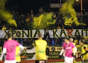 Χόρευαν στην βροχή για την ΑΕΚ (BINTEO)