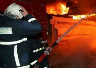 Καίγεται το γήπεδο μπάσκετ στο Ελληνικό