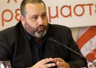 Παραλήρημα Καραπαπά: «Ο πουθενάς …Αγγελόπουλος»