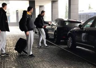 Η αναχώρηση της Bασίλισσας για τη μεγάλη πρόκριση (vids)
