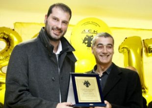 Παρών στην κοπή πίτας των παλαιμάχων της ΑΕΚ ο Κακιούζης!