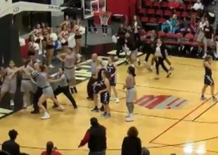 Τρομερό ξύλο σε αγώνα γυναικών!