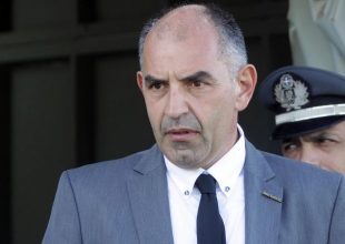 «Δεν φεύγει ο Λουτσέσκου»