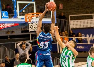 Βραβείο… θεάματος για τον Θ. Αντετοκούνμπο!